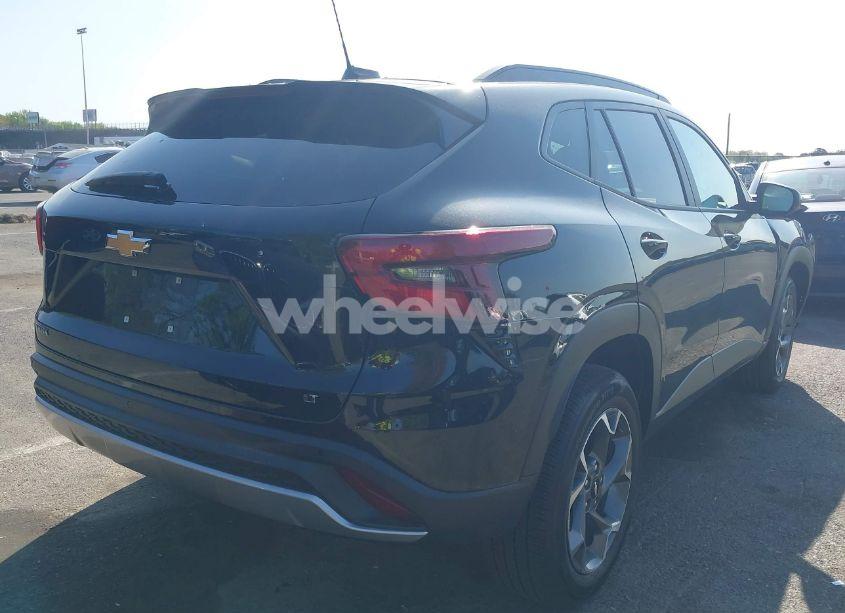 Photo 4 of 2024 Chevrolet Trax FWD LT (VIN KL77LHE22RC175129)