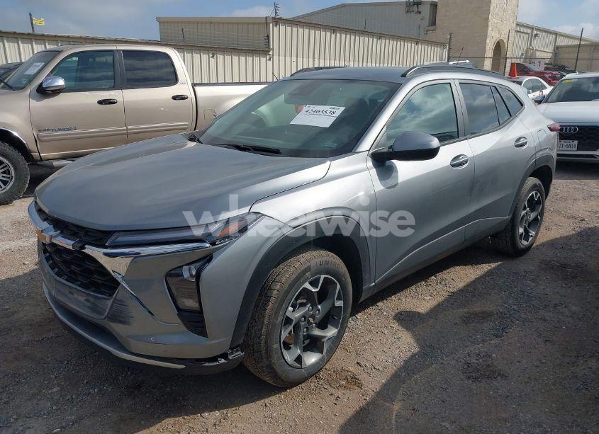 Photo 2 of 2024 Chevrolet Trax FWD LT (VIN KL77LHE22RC226502)