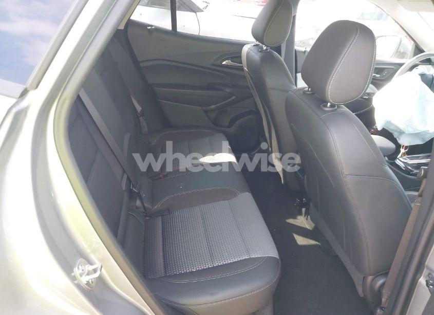 Photo 8 of 2024 Chevrolet Trax FWD LT (VIN KL77LHE22RC226502)