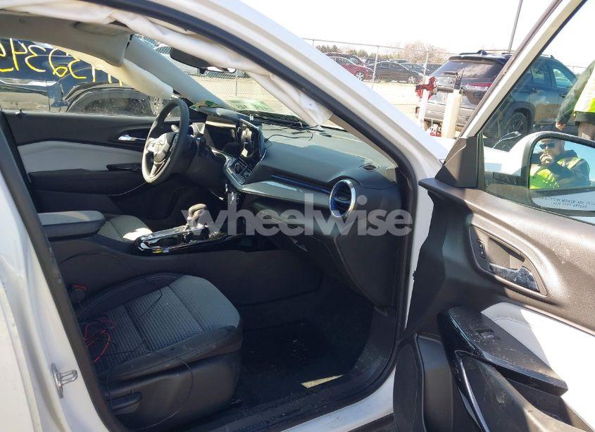 Photo 5 of 2024 Chevrolet Trax FWD LT (VIN KL77LHE23RC245494)