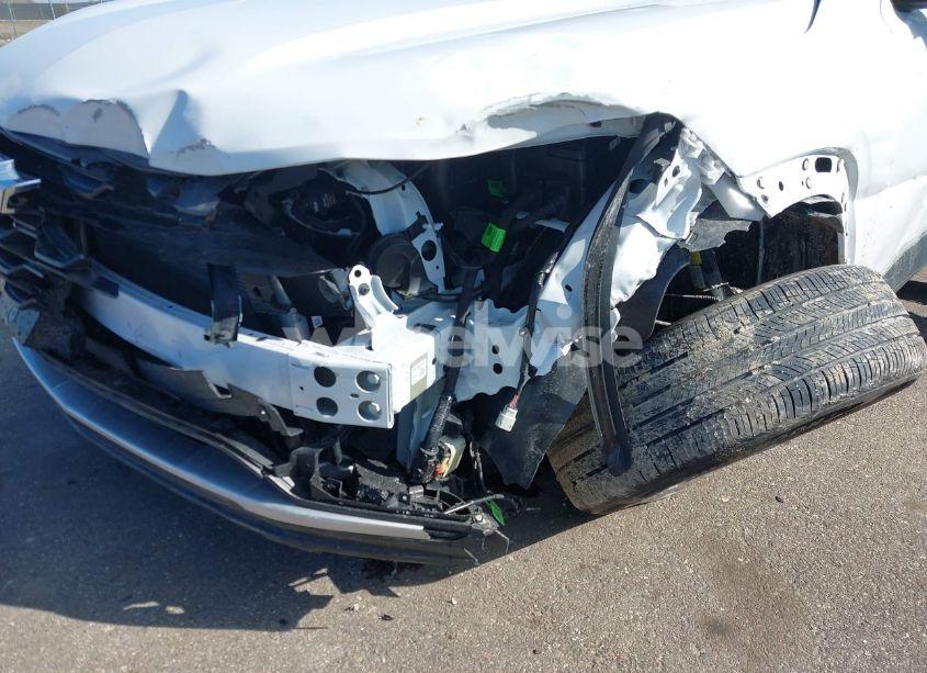 Photo 6 of 2024 Chevrolet Trax FWD LT (VIN KL77LHE23RC245494)