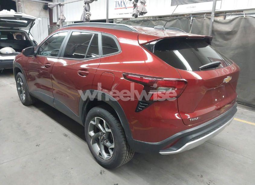 Photo 3 of 2024 Chevrolet Trax FWD LT (VIN KL77LHE25RC010983)