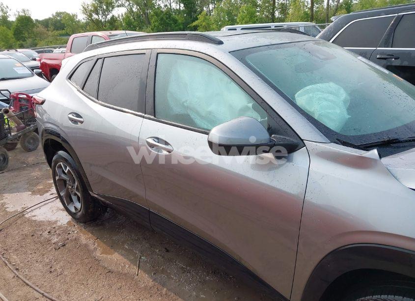 Photo 13 of 2024 Chevrolet Trax FWD LT (VIN KL77LHE25RC077809)