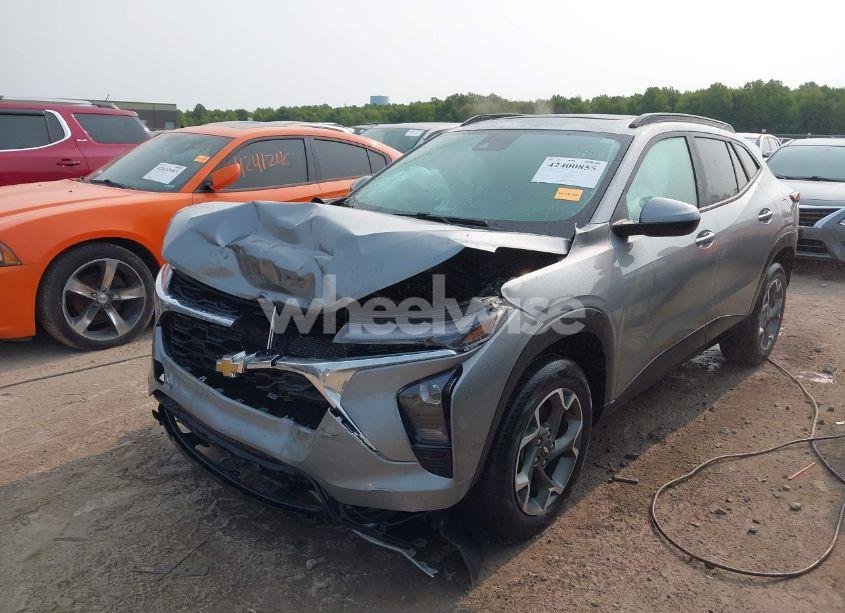 Photo 2 of 2024 Chevrolet Trax FWD LT (VIN KL77LHE25RC077809)
