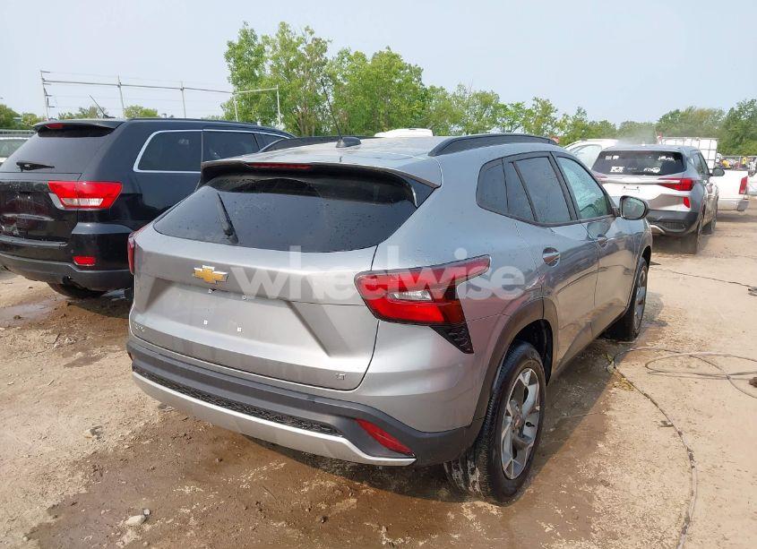 Photo 4 of 2024 Chevrolet Trax FWD LT (VIN KL77LHE25RC077809)