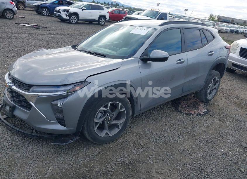 Photo 2 of 2024 Chevrolet Trax FWD LT (VIN KL77LHE25RC169146)