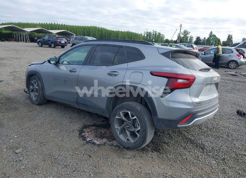 Photo 3 of 2024 Chevrolet Trax FWD LT (VIN KL77LHE25RC169146)