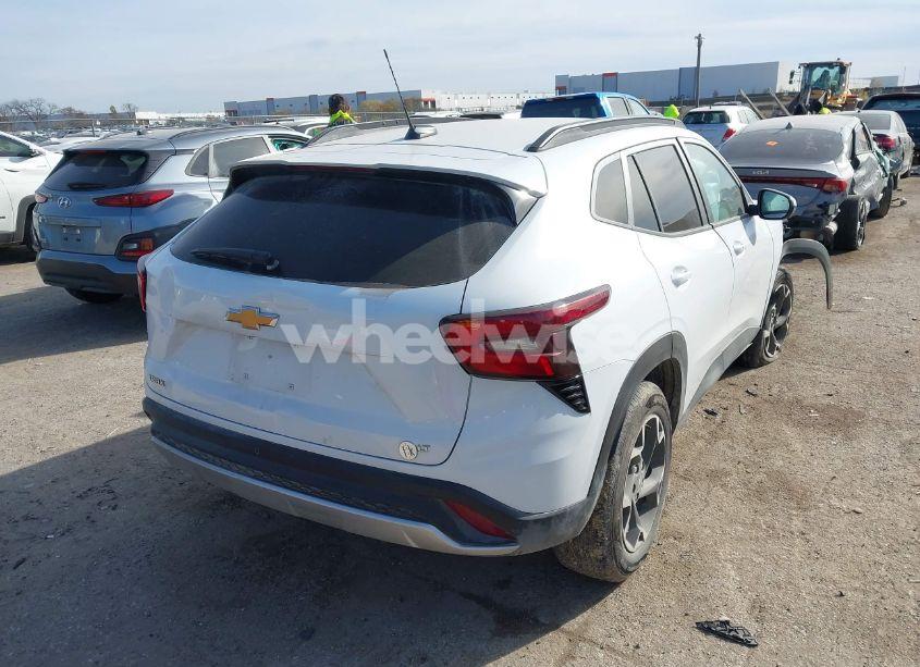 Photo 4 of 2024 Chevrolet Trax FWD LT (VIN KL77LHE25RC210746)