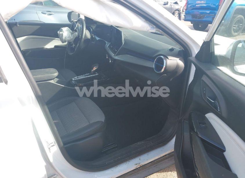 Photo 5 of 2024 Chevrolet Trax FWD LT (VIN KL77LHE25RC210746)