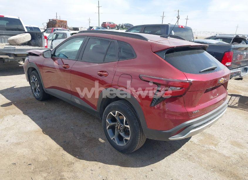 Photo 3 of 2024 Chevrolet Trax FWD LT (VIN KL77LHE25RC227224)