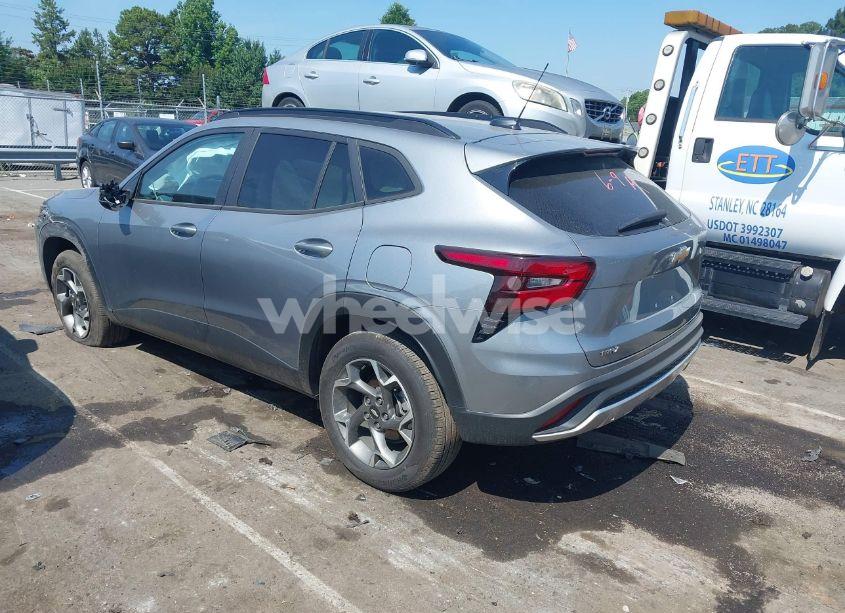 Photo 3 of 2024 Chevrolet Trax FWD LT (VIN KL77LHE25RC229412)