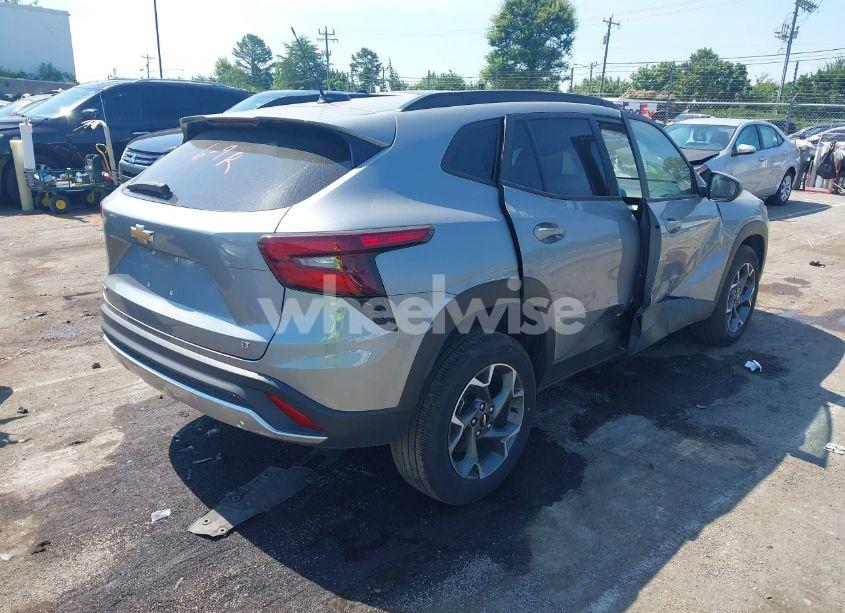 Photo 4 of 2024 Chevrolet Trax FWD LT (VIN KL77LHE25RC229412)