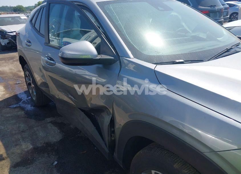 Photo 6 of 2024 Chevrolet Trax FWD LT (VIN KL77LHE25RC229412)