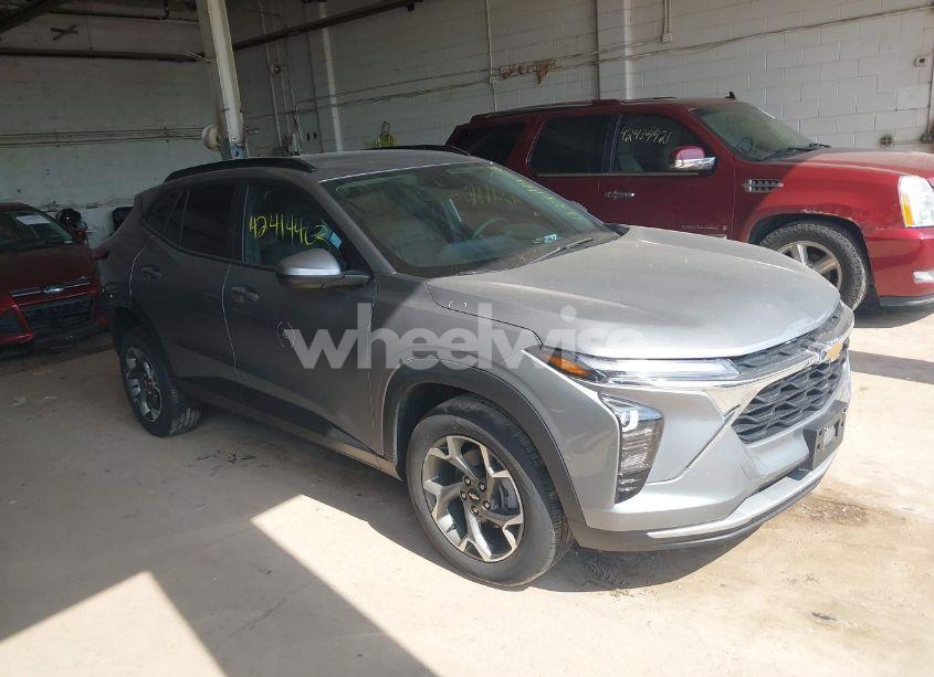 2024 Chevrolet Trax FWD LT (VIN KL77LHE27RC036663) main photo