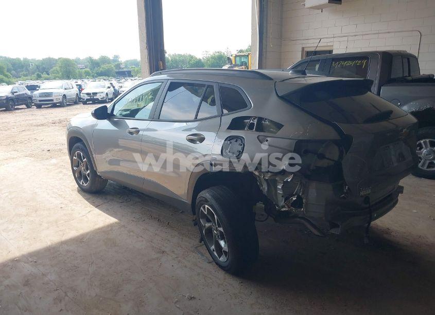 Photo 3 of 2024 Chevrolet Trax FWD LT (VIN KL77LHE27RC036663)