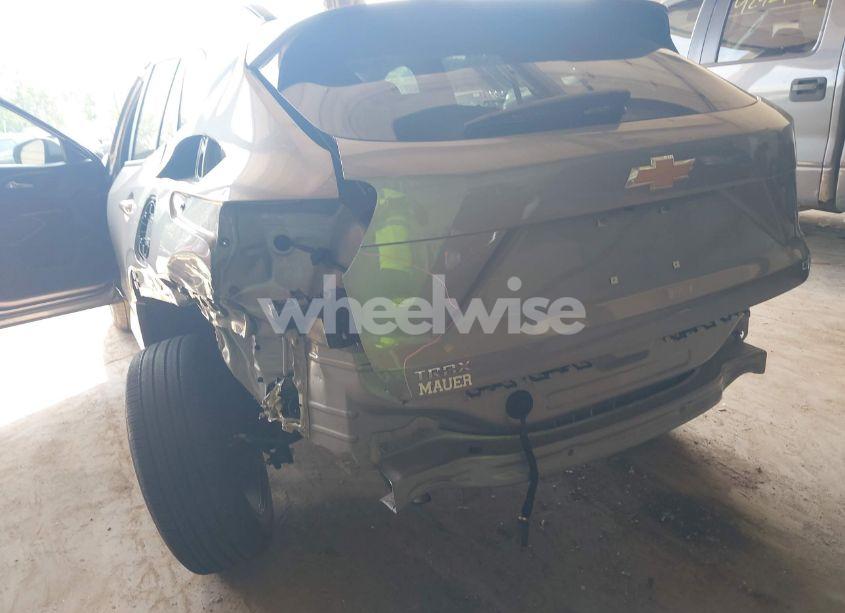 Photo 6 of 2024 Chevrolet Trax FWD LT (VIN KL77LHE27RC036663)