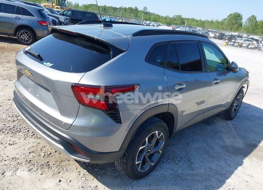 Photo 4 of 2024 Chevrolet Trax FWD LT (VIN KL77LHE28RC072667)