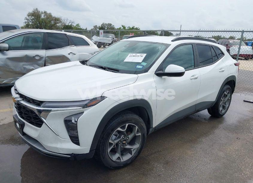 Photo 2 of 2024 Chevrolet Trax FWD LT (VIN KL77LHE29RC167464)