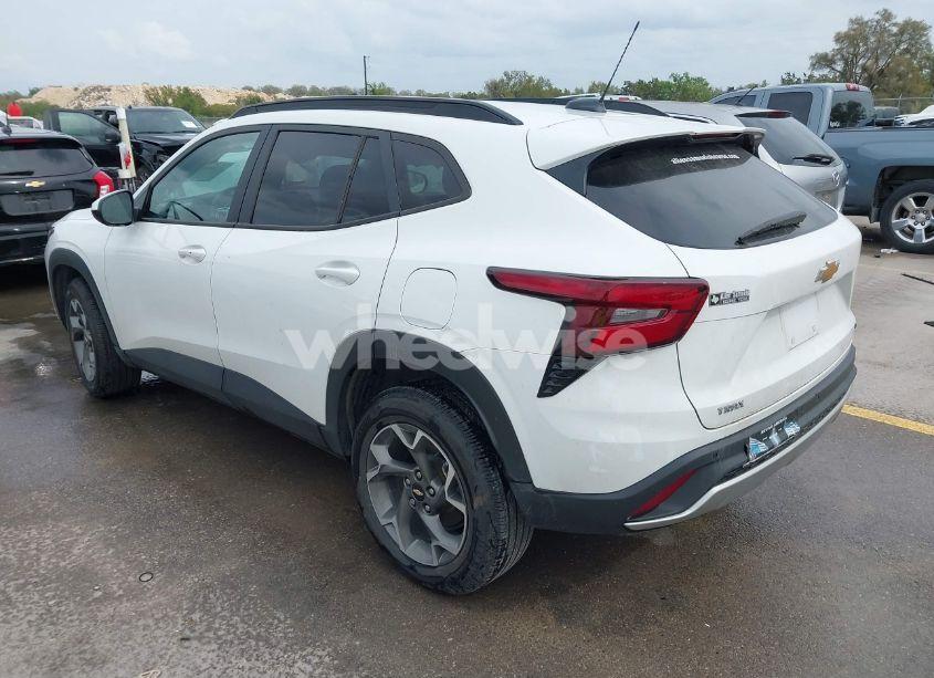 Photo 3 of 2024 Chevrolet Trax FWD LT (VIN KL77LHE29RC167464)