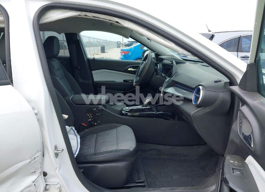 Photo 5 of 2024 Chevrolet Trax FWD LT (VIN KL77LHE29RC167464)