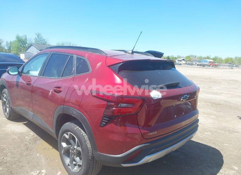 Photo 3 of 2025 Chevrolet Trax FWD LT (VIN KL77LHEP0SC028907)