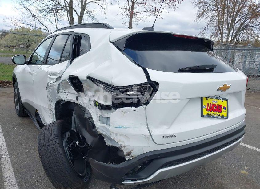 Photo 3 of 2025 Chevrolet Trax FWD LT (VIN KL77LHEP0SC140915)