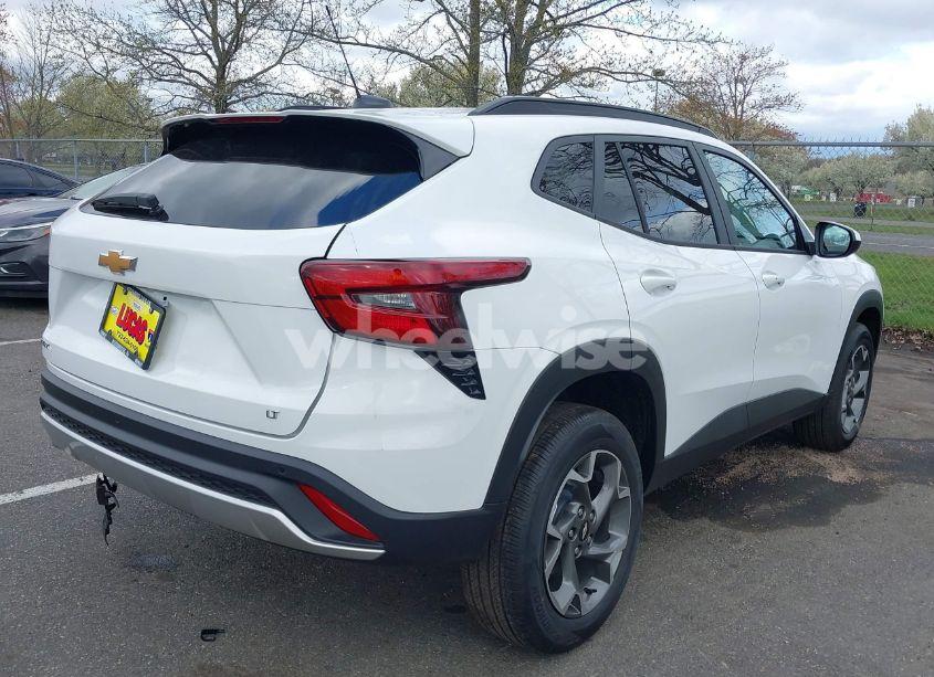 Photo 4 of 2025 Chevrolet Trax FWD LT (VIN KL77LHEP0SC140915)