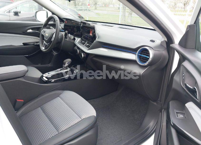 Photo 5 of 2025 Chevrolet Trax FWD LT (VIN KL77LHEP0SC140915)