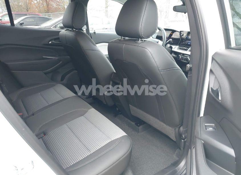 Photo 8 of 2025 Chevrolet Trax FWD LT (VIN KL77LHEP0SC140915)