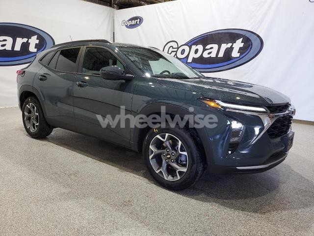 Photo 2 of 2025 CHEVROLET TRAX 1LT (VIN KL77LHEP0SC186180)