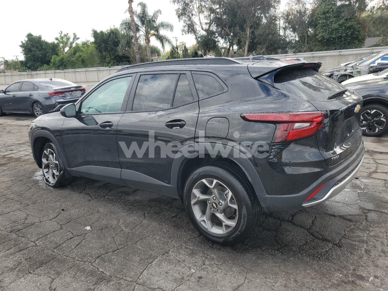 Photo 2 of 2025 CHEVROLET TRAX 1LT (VIN KL77LHEP1SC228842)
