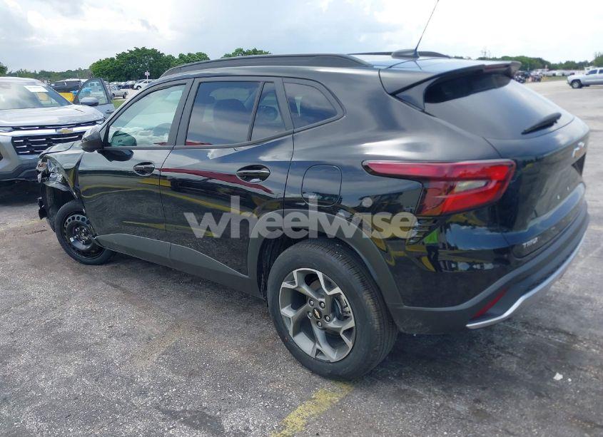 Photo 3 of 2025 Chevrolet Trax FWD LT (VIN KL77LHEP1SC237055)