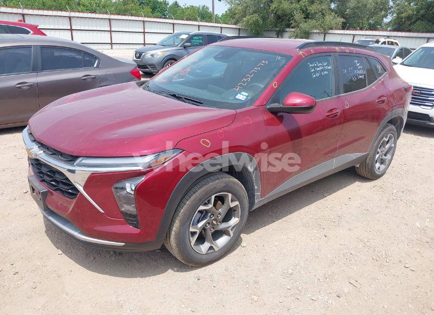 Photo 2 of 2025 Chevrolet Trax FWD LT (VIN KL77LHEP2SC172670)