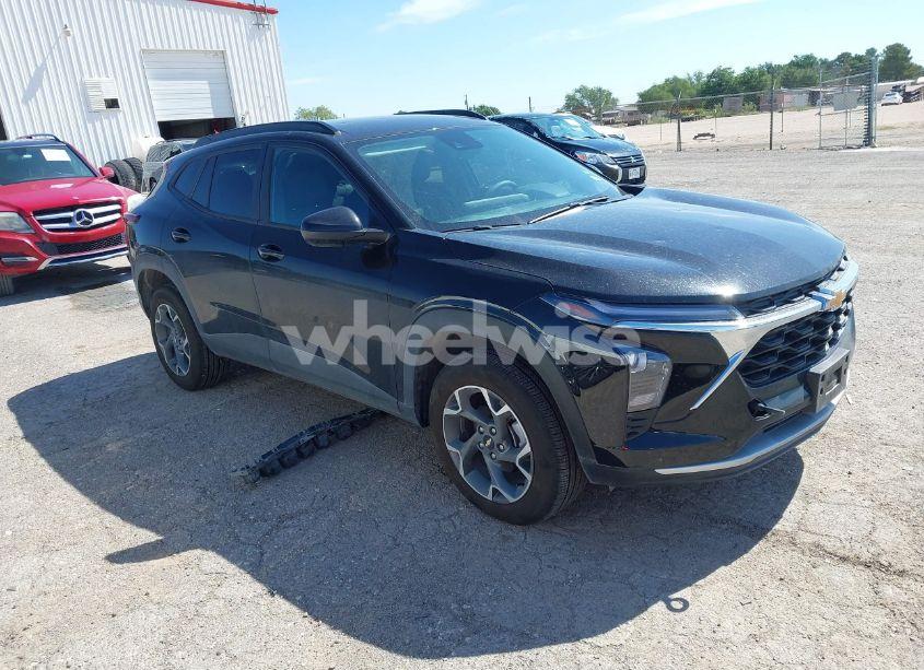 2025 Chevrolet Trax FWD LT (VIN KL77LHEP2SC213704) main photo