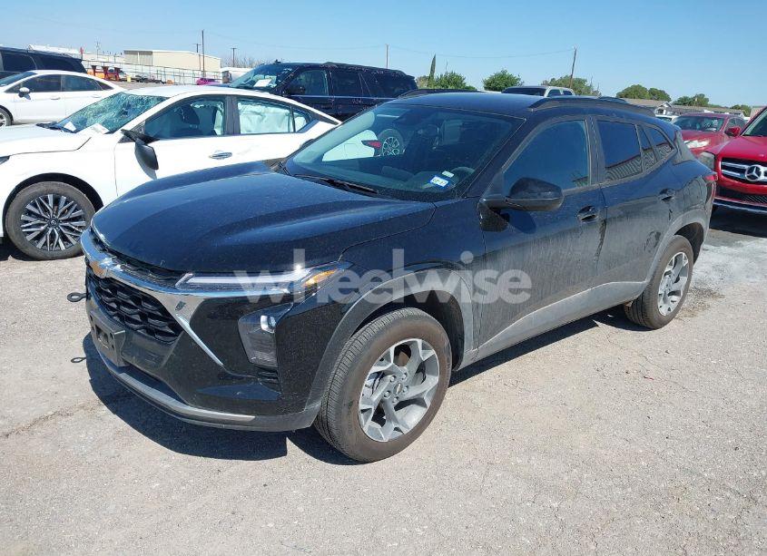 Photo 2 of 2025 Chevrolet Trax FWD LT (VIN KL77LHEP2SC213704)