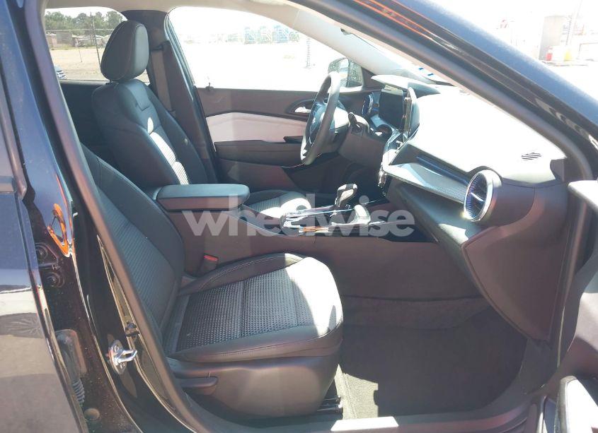 Photo 5 of 2025 Chevrolet Trax FWD LT (VIN KL77LHEP2SC213704)