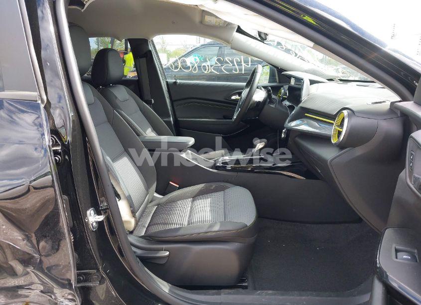 Photo 5 of 2025 Chevrolet Trax FWD LT (VIN KL77LHEP3SC126412)