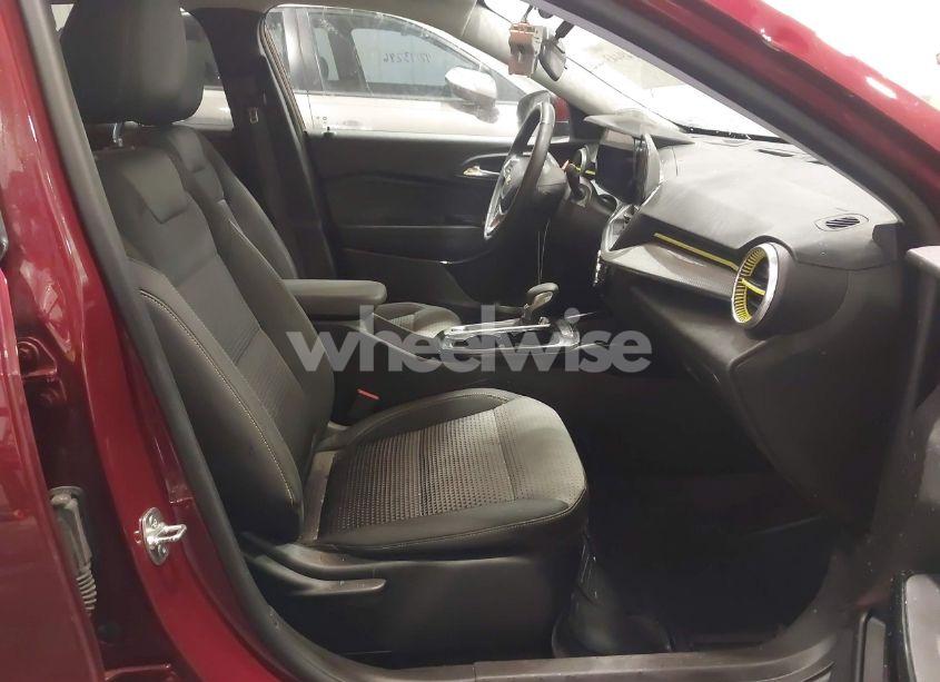 Photo 5 of 2025 Chevrolet Trax FWD LT (VIN KL77LHEP5SC006868)