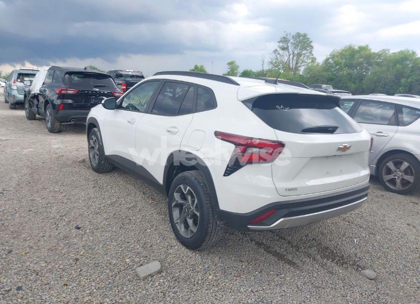 Photo 3 of 2025 Chevrolet Trax FWD LT (VIN KL77LHEP5SC238869)