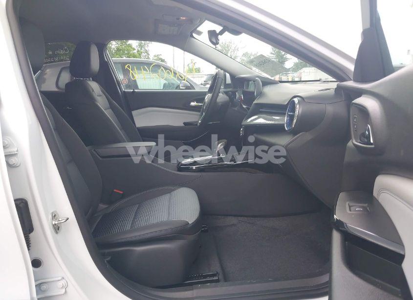 Photo 5 of 2025 Chevrolet Trax FWD LT (VIN KL77LHEP5SC238869)