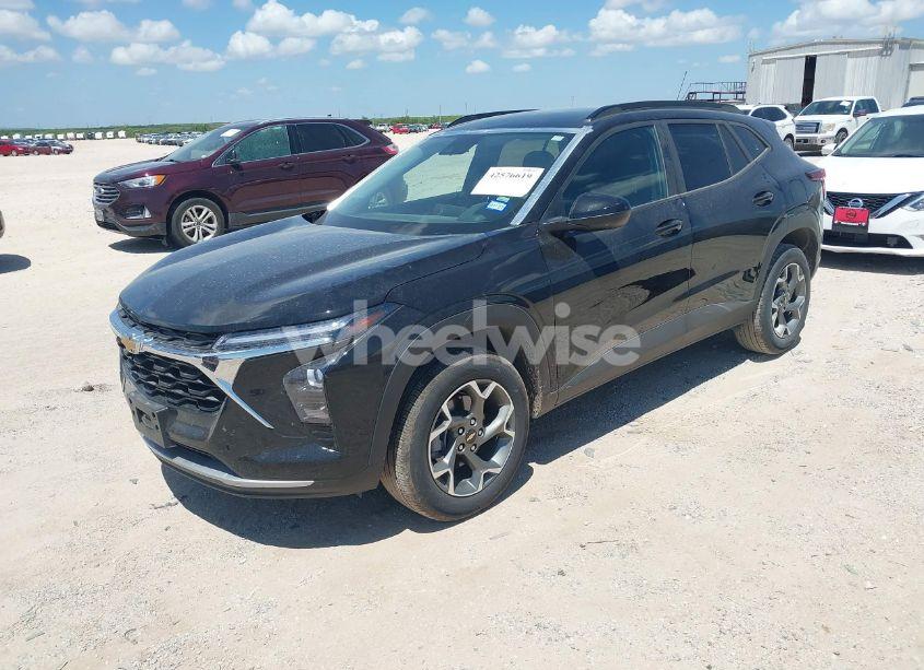 Photo 2 of 2025 Chevrolet Trax FWD LT (VIN KL77LHEP7SC184152)