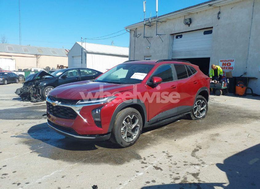 Photo 2 of 2025 Chevrolet Trax FWD LT (VIN KL77LHEP9SC116581)