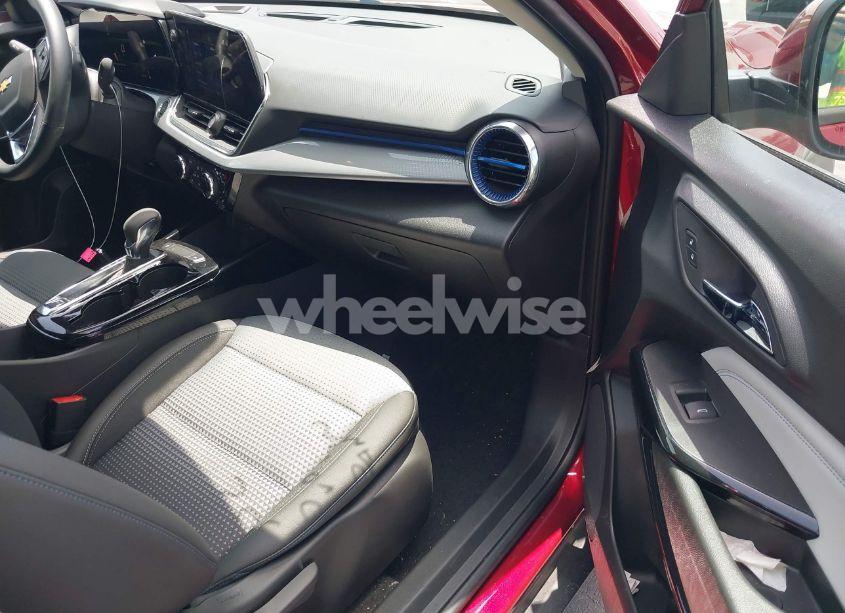 Photo 5 of 2025 Chevrolet Trax FWD LT (VIN KL77LHEP9SC194245)