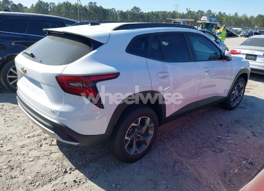 Photo 4 of 2025 Chevrolet Trax FWD LT (VIN KL77LHEP9SC202652)