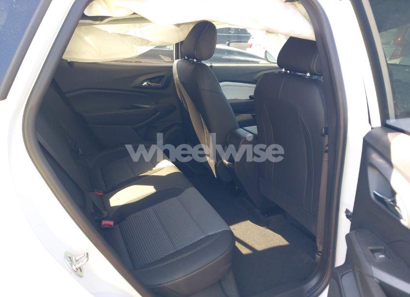 Photo 8 of 2025 Chevrolet Trax FWD LT (VIN KL77LHEP9SC202652)