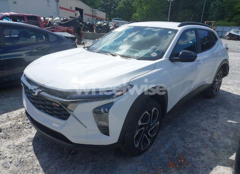 Photo 2 of 2025 Chevrolet Trax FWD 2RS (VIN KL77LJEP1SC165782)