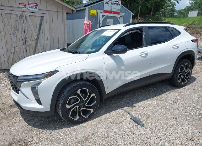 Photo 2 of 2025 Chevrolet Trax FWD 2RS (VIN KL77LJEP2SC000811)