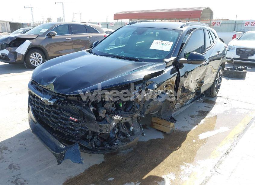 Photo 2 of 2025 Chevrolet Trax FWD 2RS (VIN KL77LJEP7SC133760)