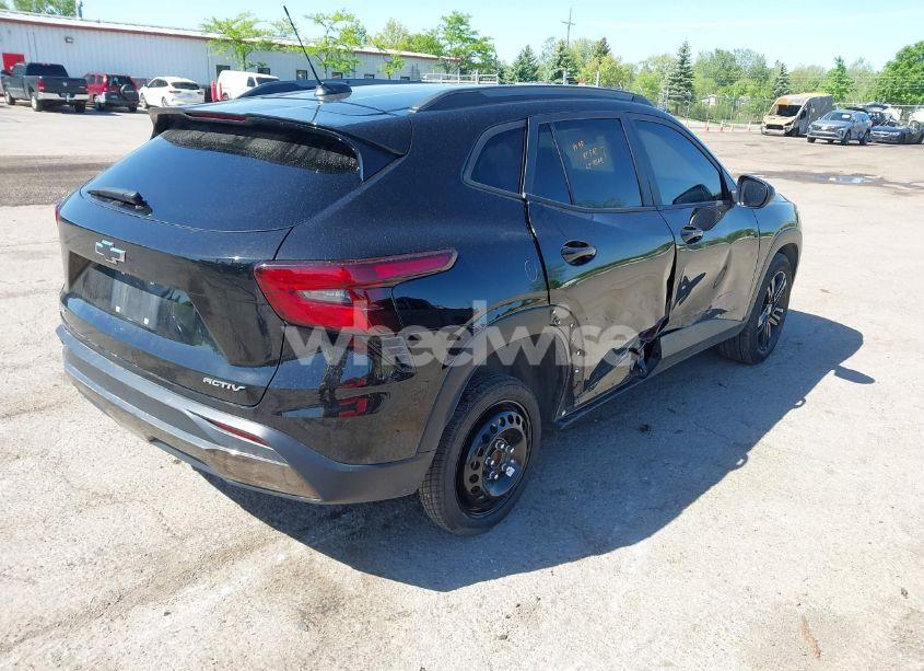 Photo 4 of 2024 Chevrolet Trax FWD ACTIV (VIN KL77LKE2XRC004271)