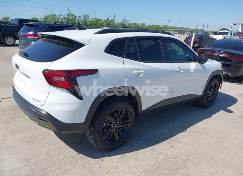 Photo 4 of 2025 Chevrolet Trax FWD ACTIV (VIN KL77LKEP4SC104061)